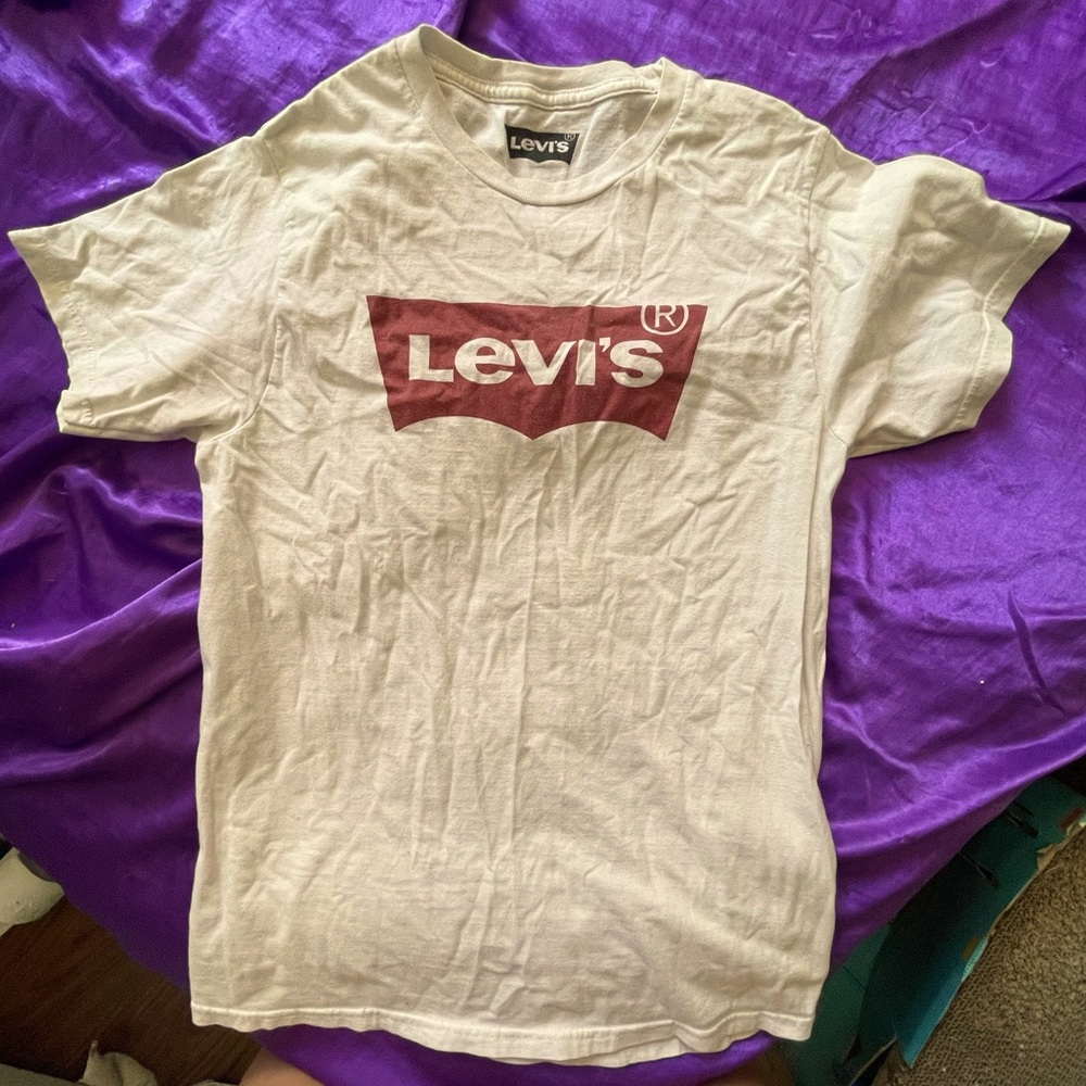 Womens Levi tee shirt